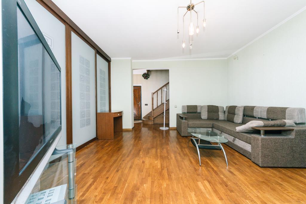 Two-Storey Apartment Near Iec Киев Екстериор снимка