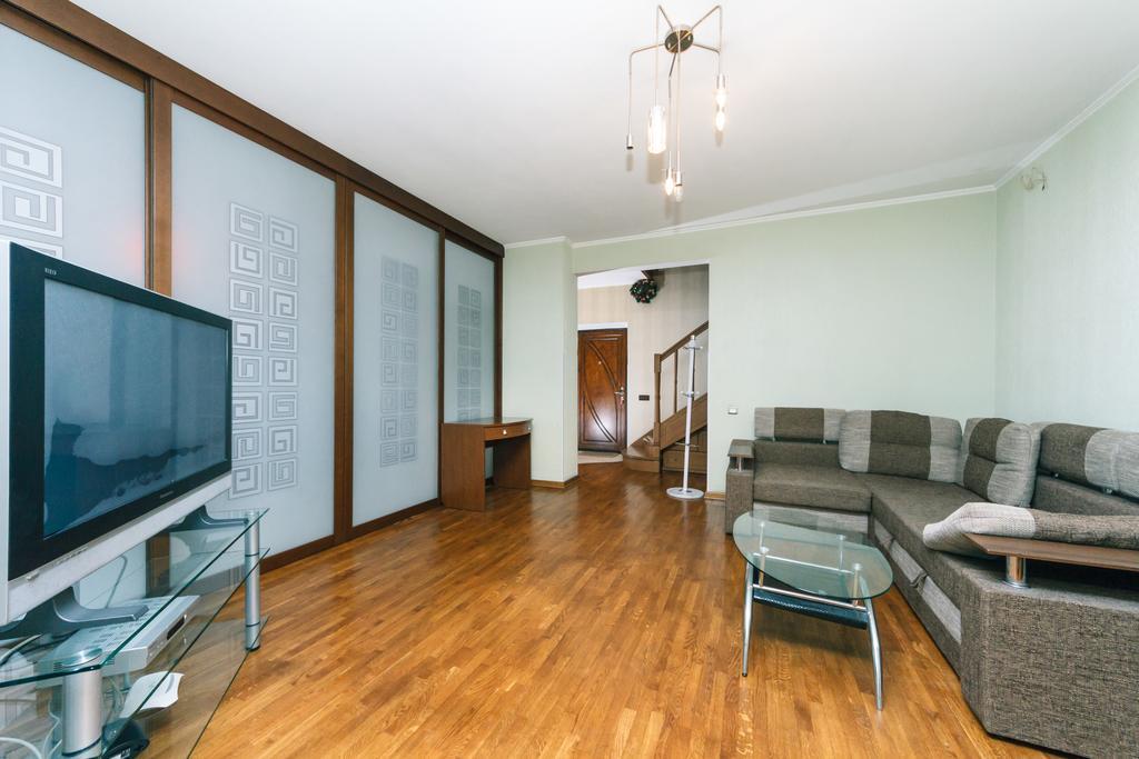 Two-Storey Apartment Near Iec Киев Екстериор снимка